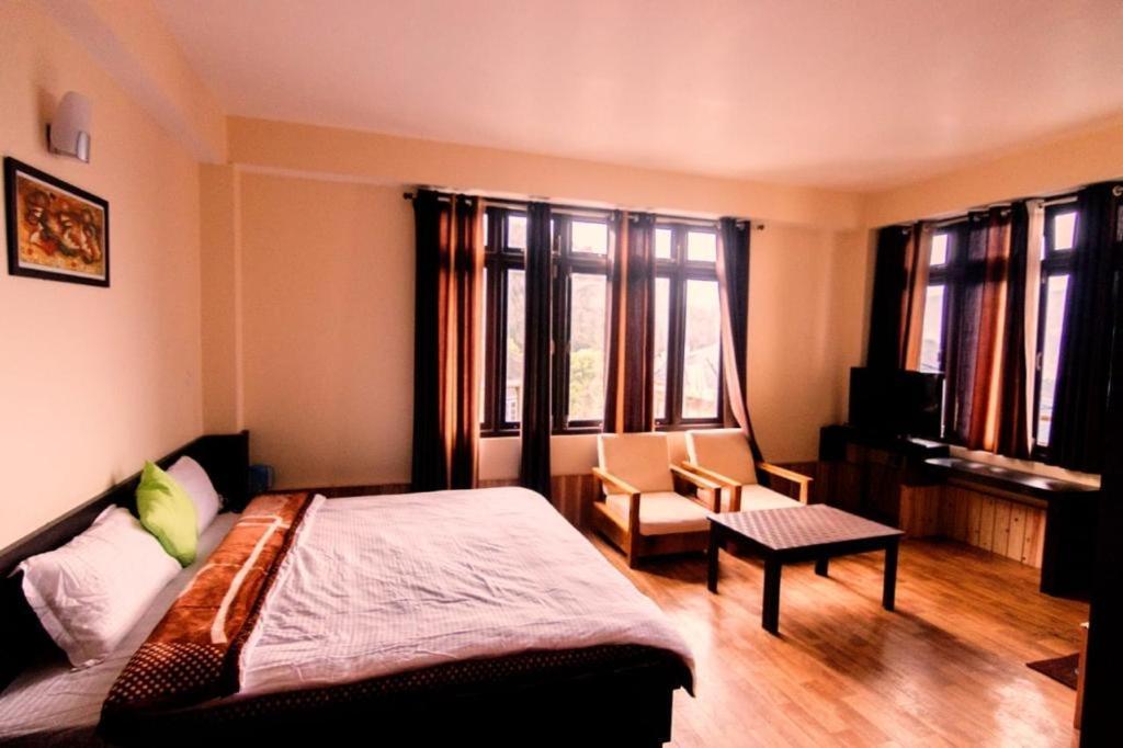 Vamoose Pine Village Retreat Kaluk Bagian luar foto